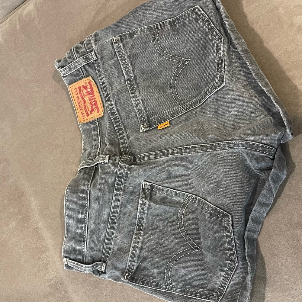 Levi's Gray Denim Shorts
Good condition